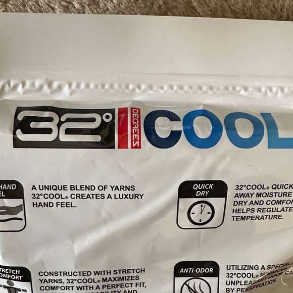 BNWT 32 Degrees Women's 3-Pack Short Sleeve Scoop Neck - Blue and White size XL - Picture 2 of 3